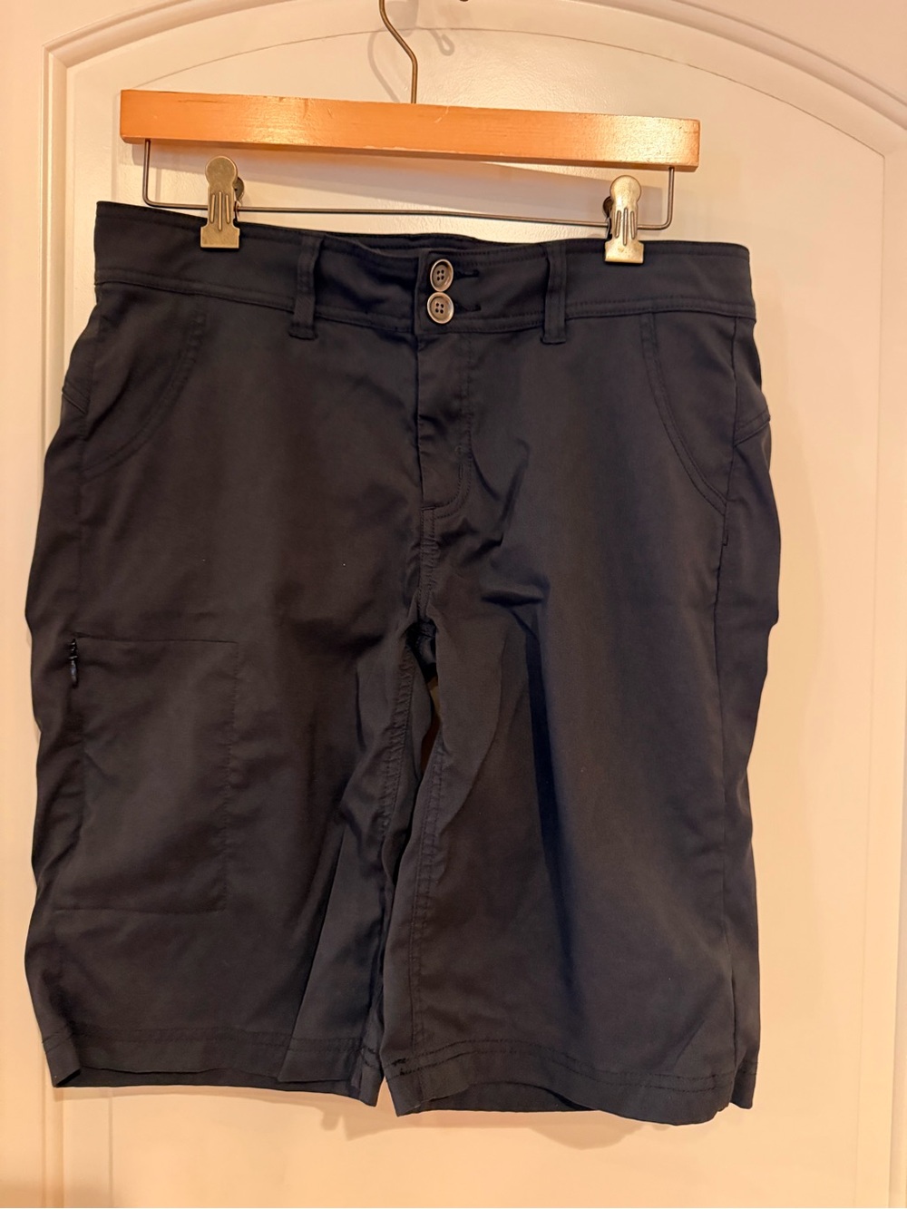 Women’s Prana Black Bermuda hiking shorts size 10 EUC